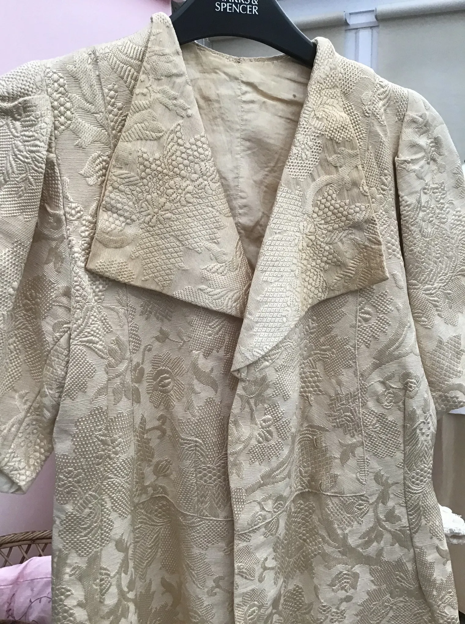 1910s Antique Edwardian Cream Silk Matelassé Brocade Drape Coat