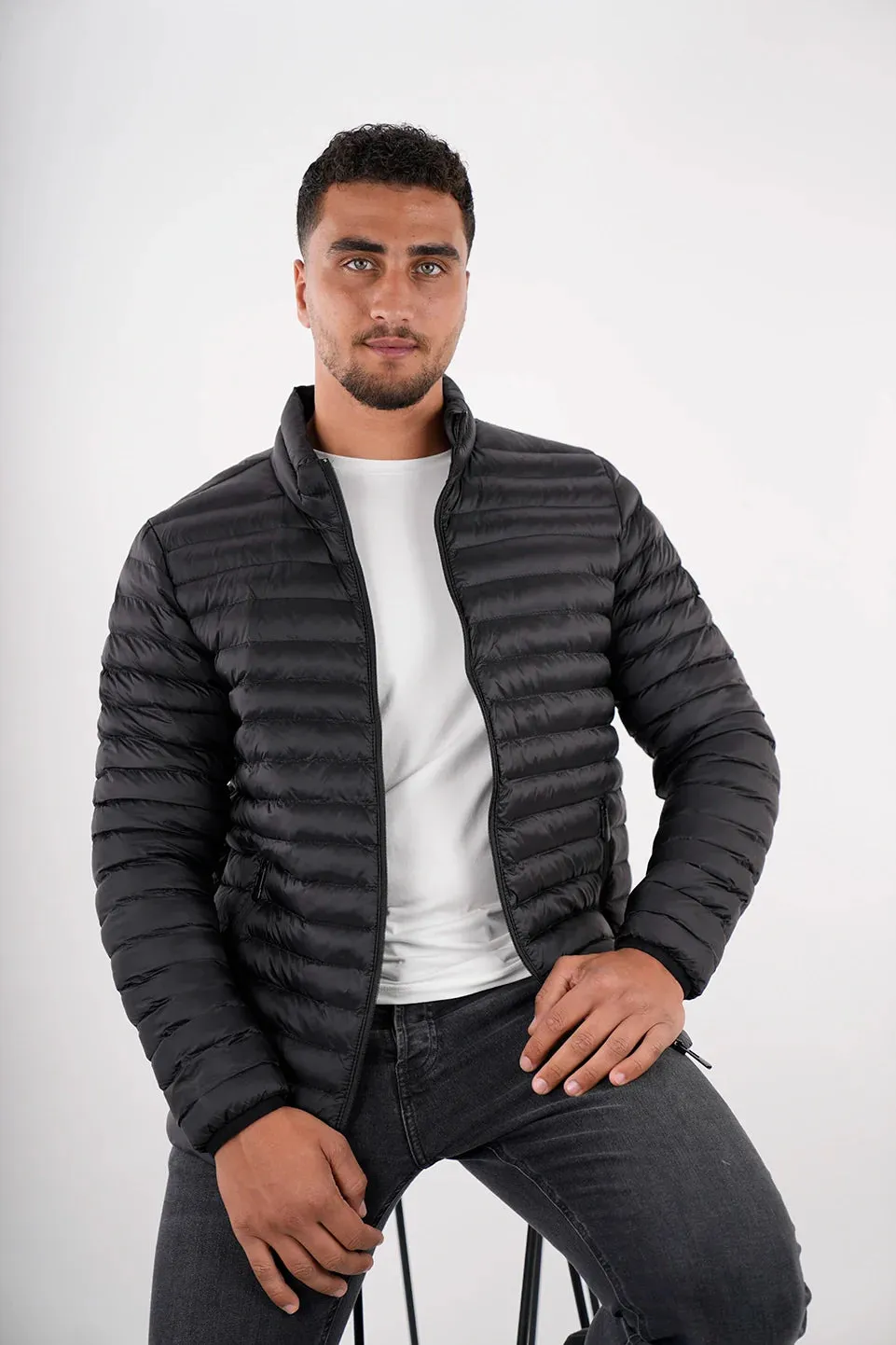 Black Puffer Jacket With Zipper To Close