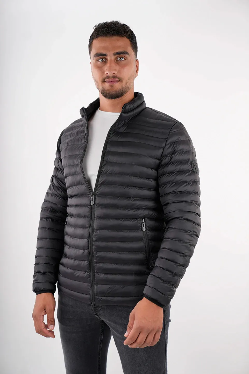 Black Puffer Jacket With Zipper To Close