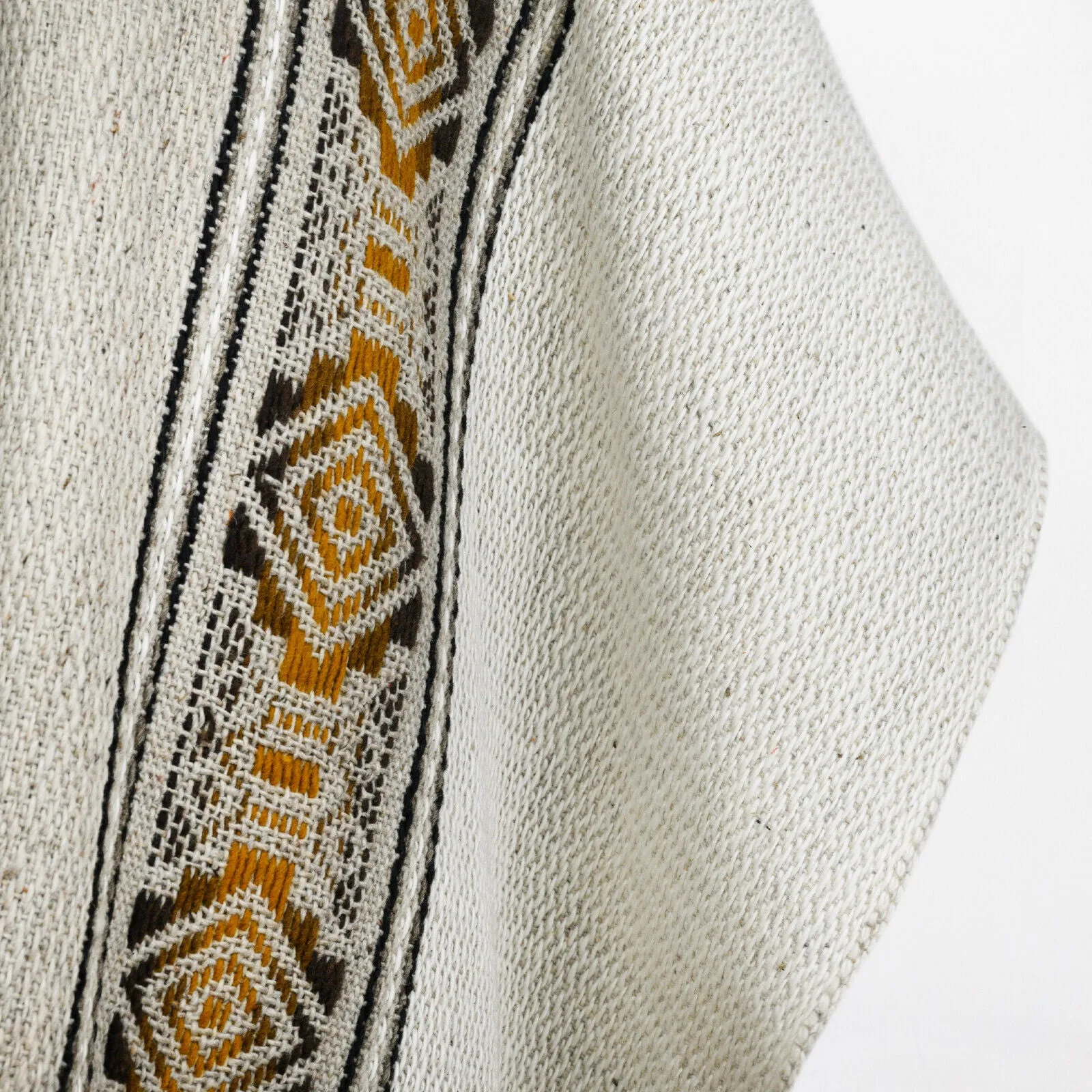 Iliniza - Llama Wool Unisex South American Handwoven Thick Hooded Poncho - Dimond pattern - White/Beige