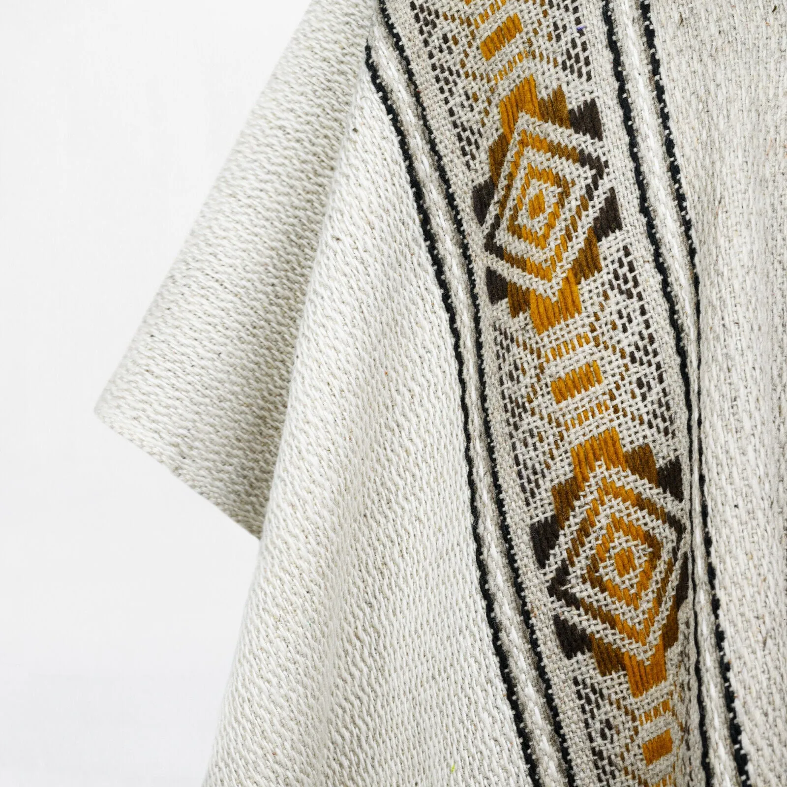 Iliniza - Llama Wool Unisex South American Handwoven Thick Hooded Poncho - Dimond pattern - White/Beige