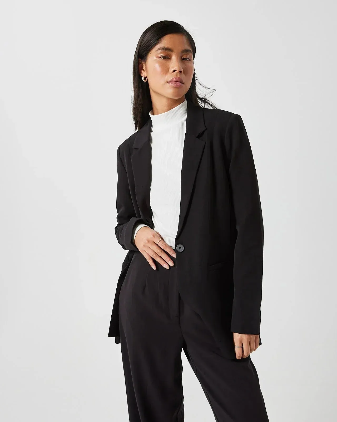 The Tara Blazer by Minimum - Black - PLUS